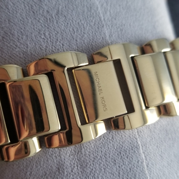 NWT Women's Michael Kors Watch - Picture 8 of 12